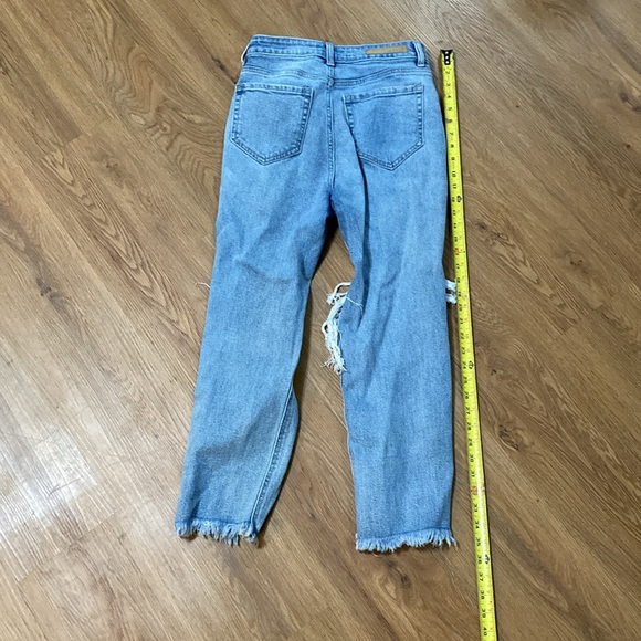 Distressed Cello Capri’s - Picture 9 of 11